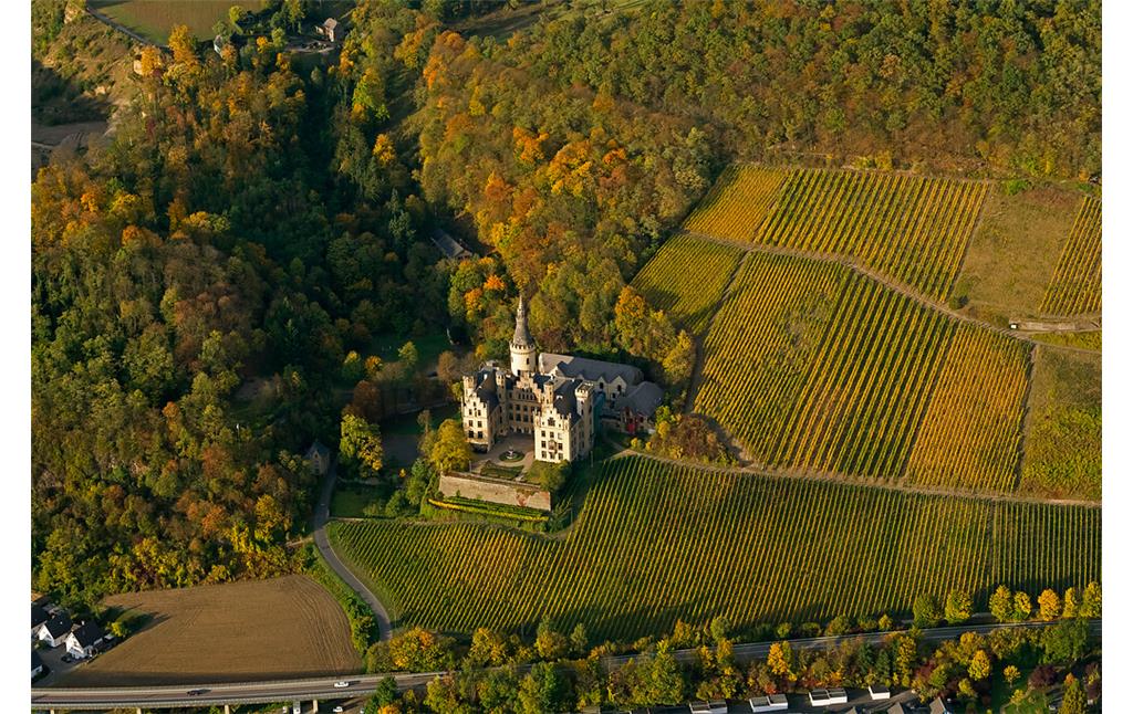 Luftbild von Schloss Arenfels in Bad Hönningen (2012)