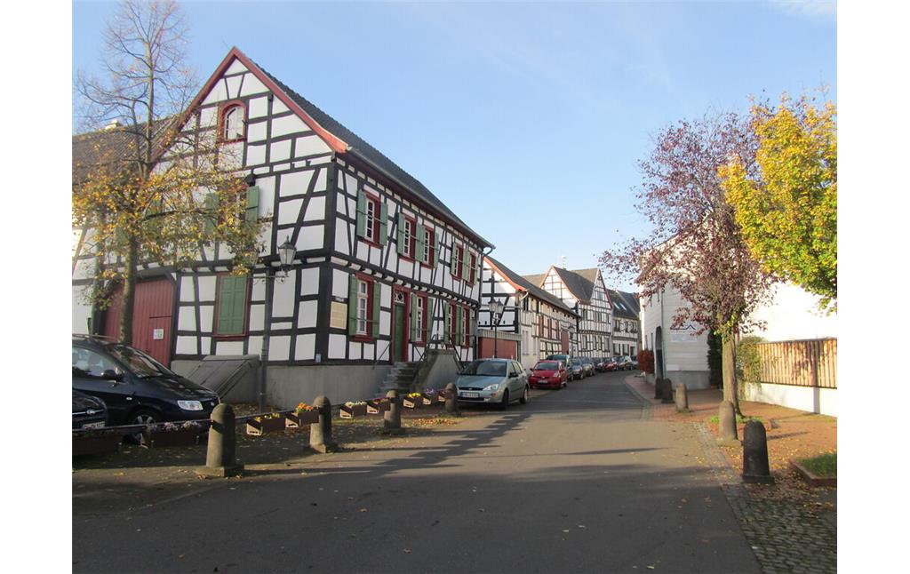 Wohnhaus der großen Fachwerkhofanlage Hof Raaf in der Polligstraße Rheinbach (2014)