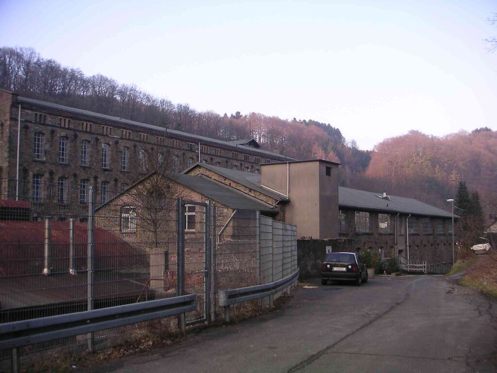 Blick von Süden auf die historischen Fabrikbauten von Vogelsmühle (2008)