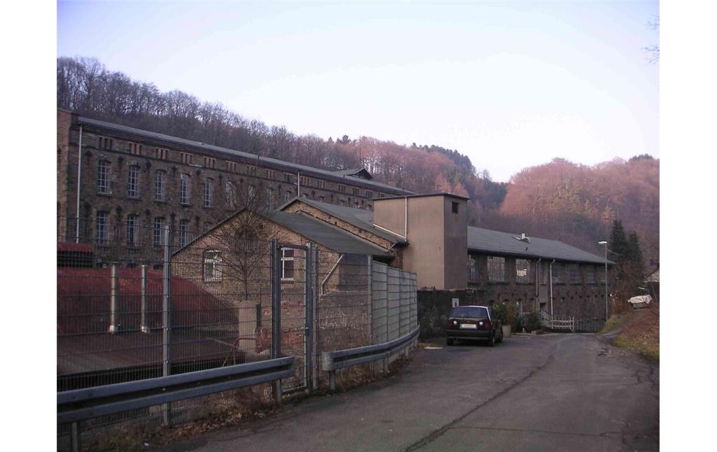 Blick von Süden auf die historischen Fabrikbauten von Vogelsmühle (2008)