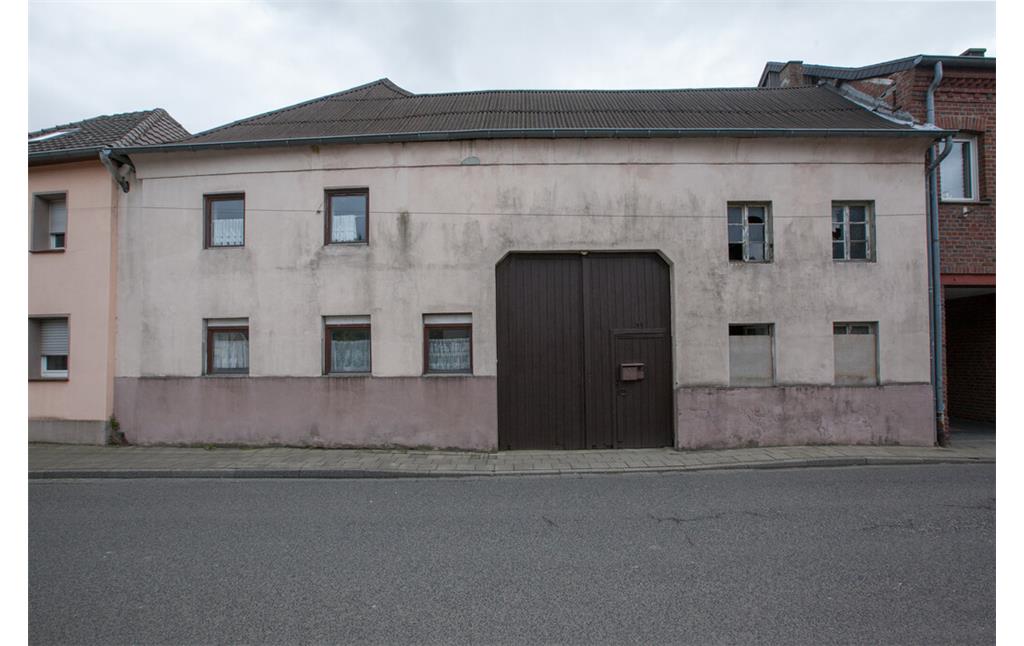 Hofanlage mit Wohnhaus, überbauter Tordurchfahrt und Seitenflügel - Holzweilerstraße 11 in Erkelenz-Keyenberg (2019)