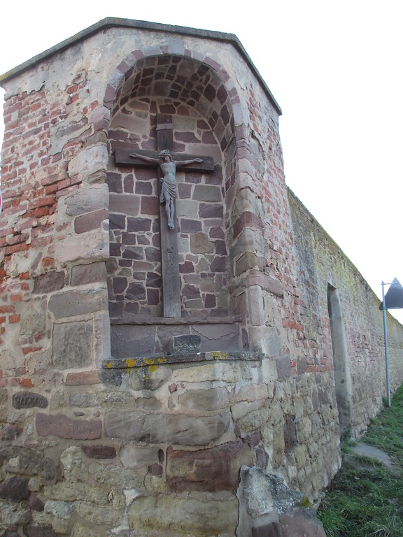 Immunitätsmauer des Klosters Marienborn in Hoven (2015)