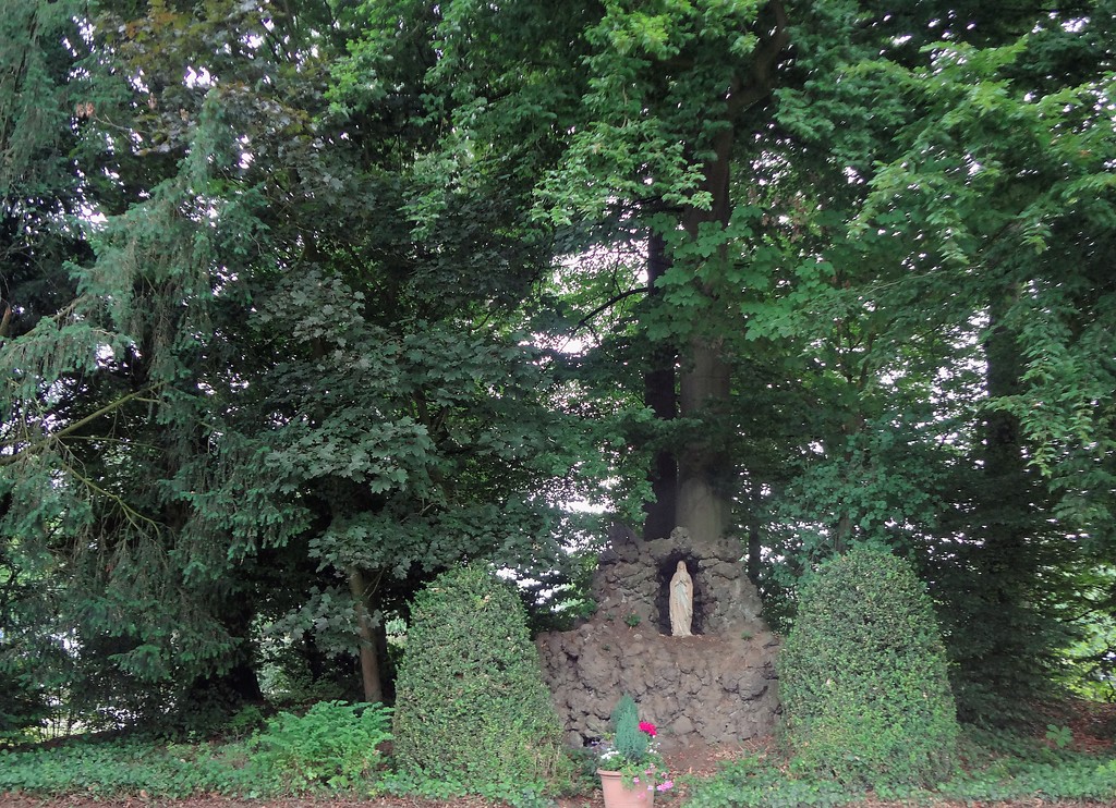 Mariengrotte in der Parkanlage von St. Bernardin (2017)