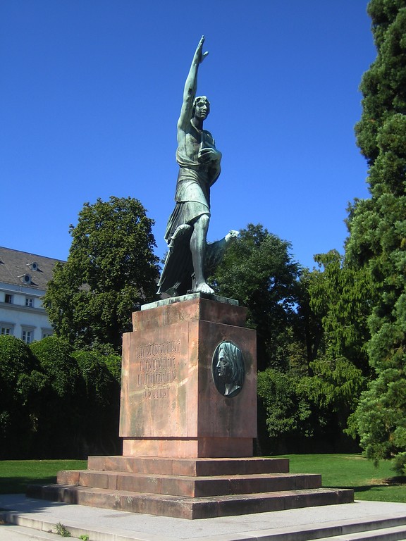 Joseph-Görres-Denkmal in den Koblenzer Rheinanlagen (2013)