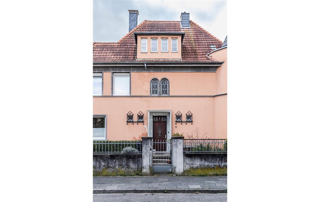 Villa für englische Besatzungssoldaten aus der Zeit um 1920 in Köln-Riehl (2022)