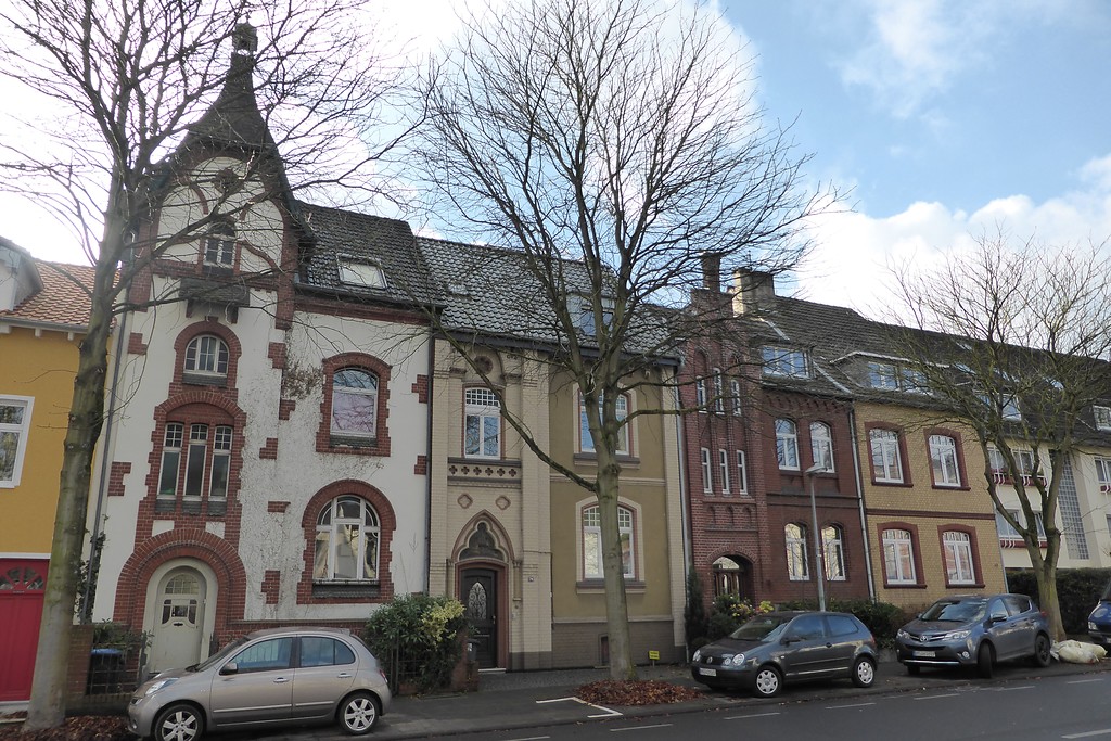 Historische Häuserzeile an der Kaiserstraße in Brühl-Kierberg