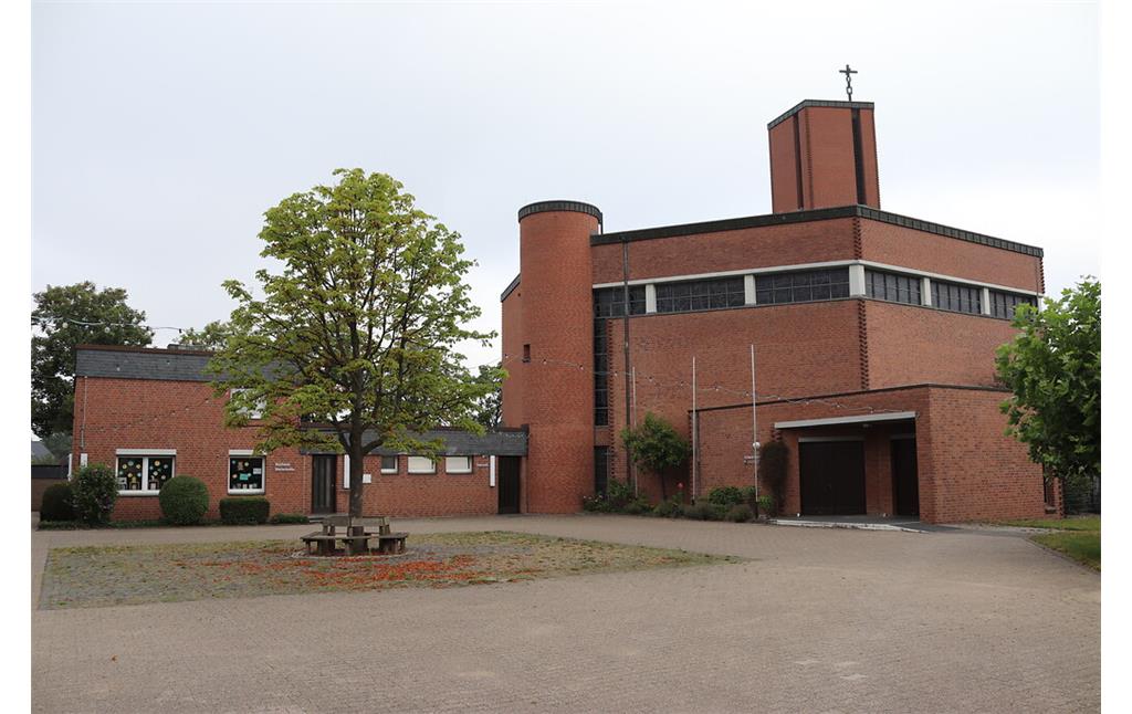 Katholische Kirche Sankt Mariä Namen in Esch (2022)