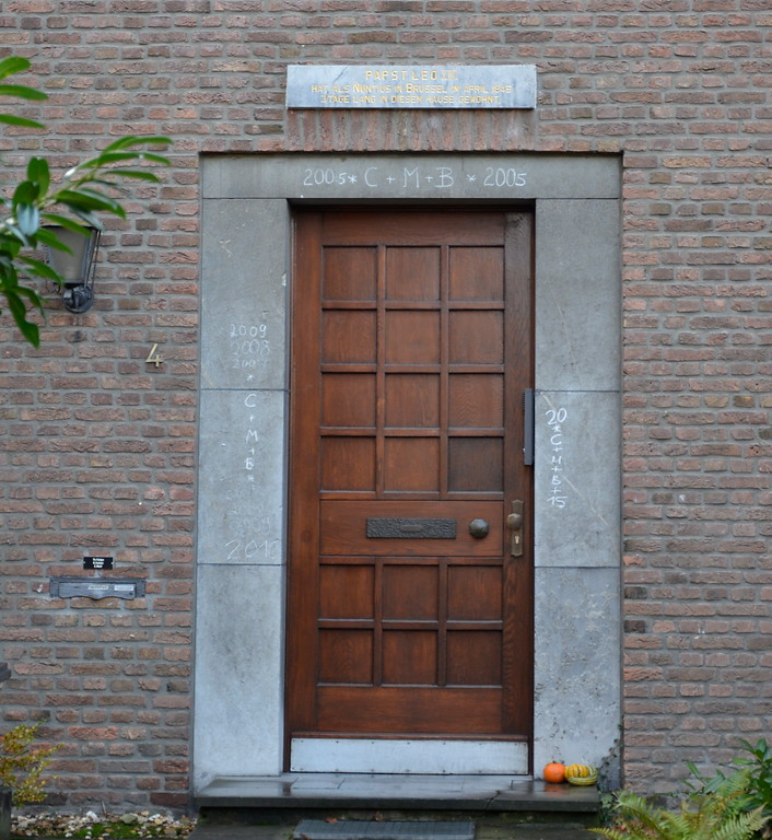 Eingangstür zum ehemaligen Gästehaus der Abtei in Aachen-Burtscheid (2015)