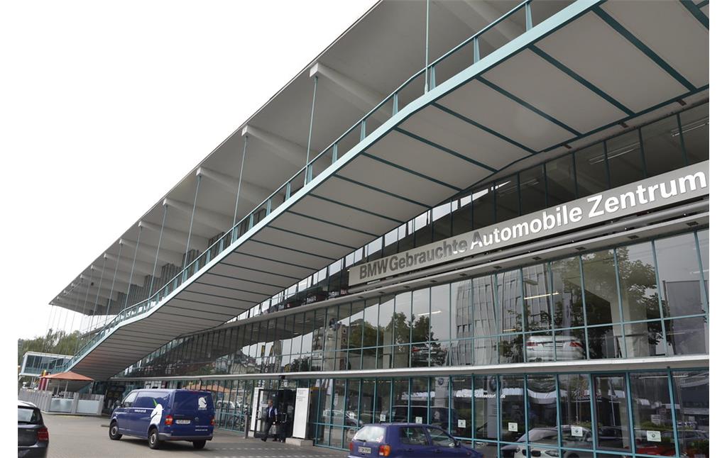 Die Hanielgarage an der Grafenberger Allee in Düsseldorf, heute ein Autohaus (2014).