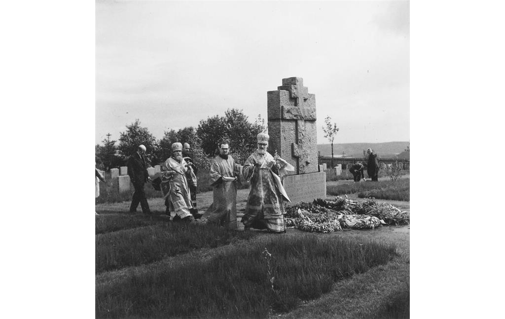 Bild 6: Einsegnung der Gräberstätte Rurberg am 16.7.1961 durch Erzbischof Alexander aus München als Vertreter der russisch-orthodoxen Kirche Deutschlands (1961).