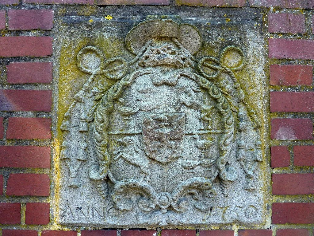 Wappenstein des Antoniterhofs in Evinghoven (2017)