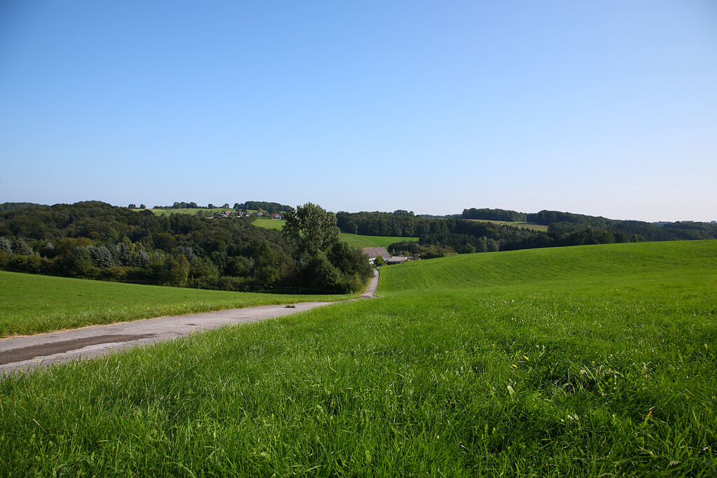 Die Doppelsiedlung Fuhr ist umgeben von Grünland, Gartenland und Obstbäumen (2008)