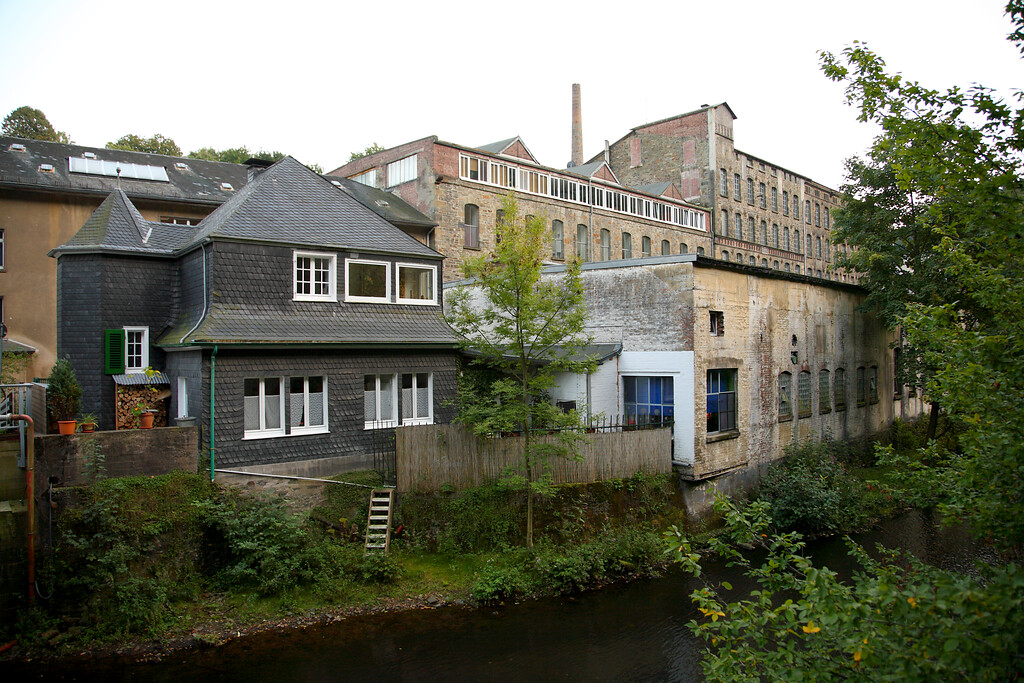 Blick auf die Fabrikgebäude von Vogelsmühle von Norden (2008)