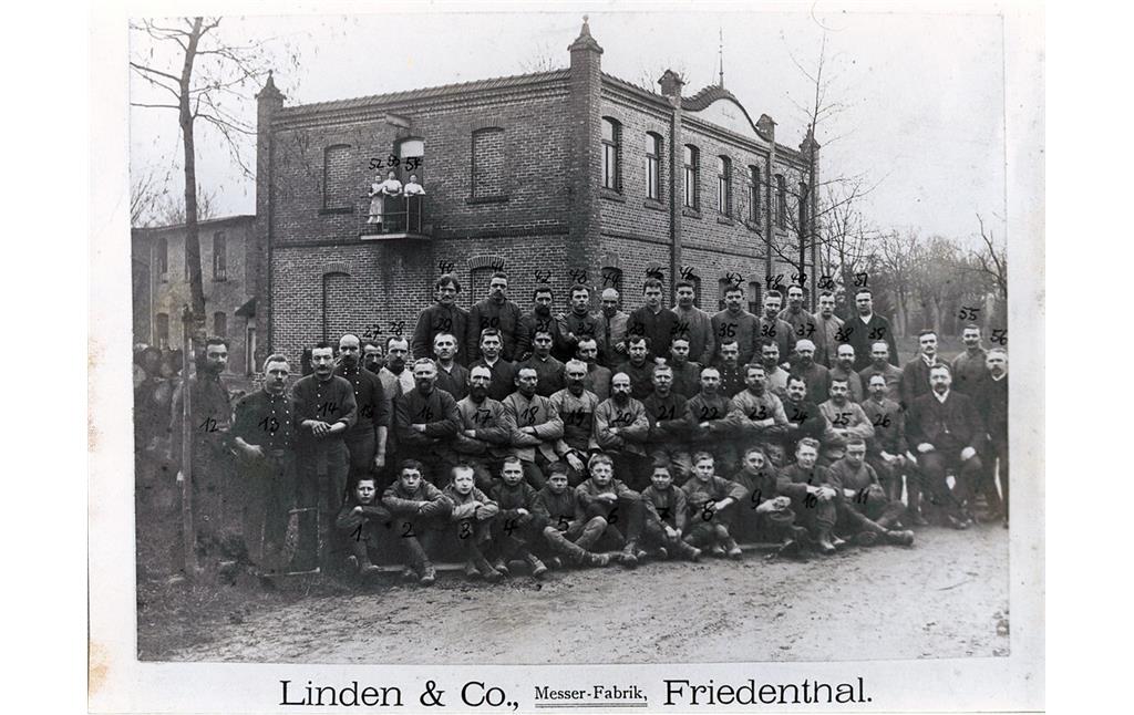 Die Belegschaft von Linden & Co, Messer-Fabrik Friedenthal um 1900
