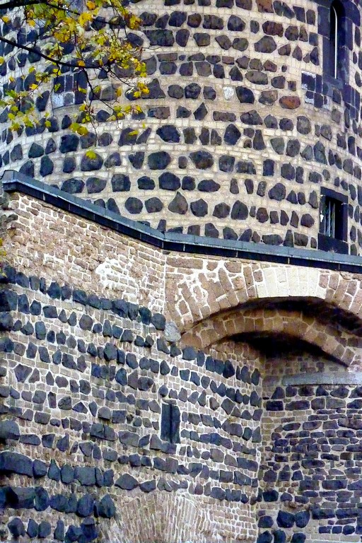 Mauerwerk der Ulrepforte in Köln