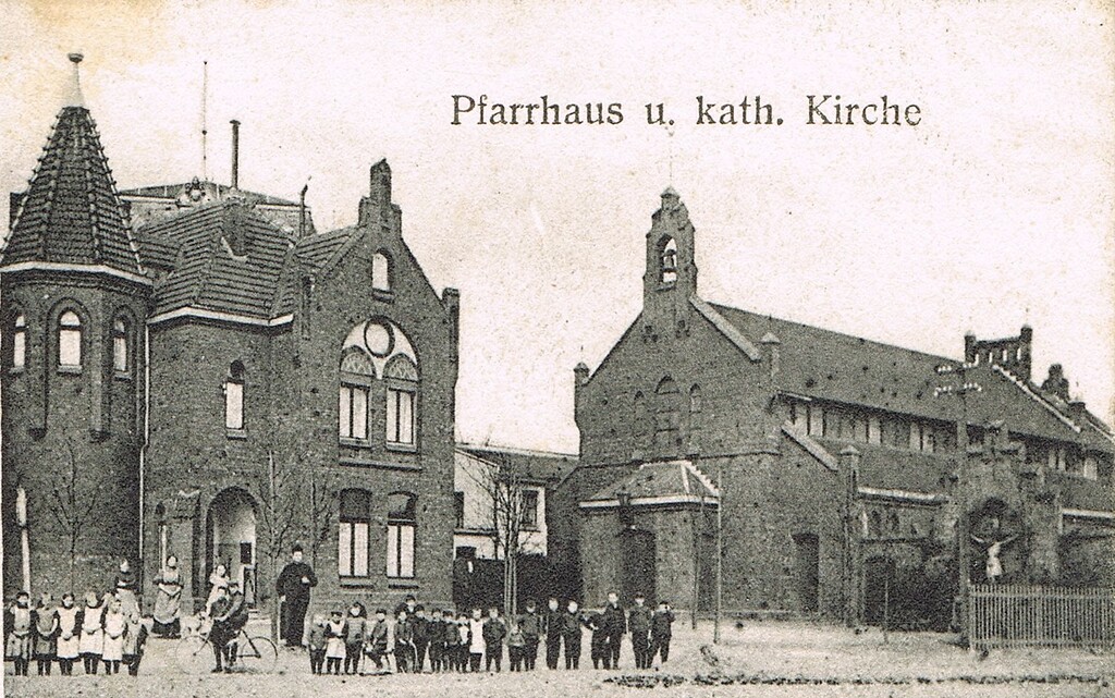 Historische Postkarte aus Köln-Riehl (1920/30er Jahre) mit dem Pfarrhaus und der katholischen Notkirche.