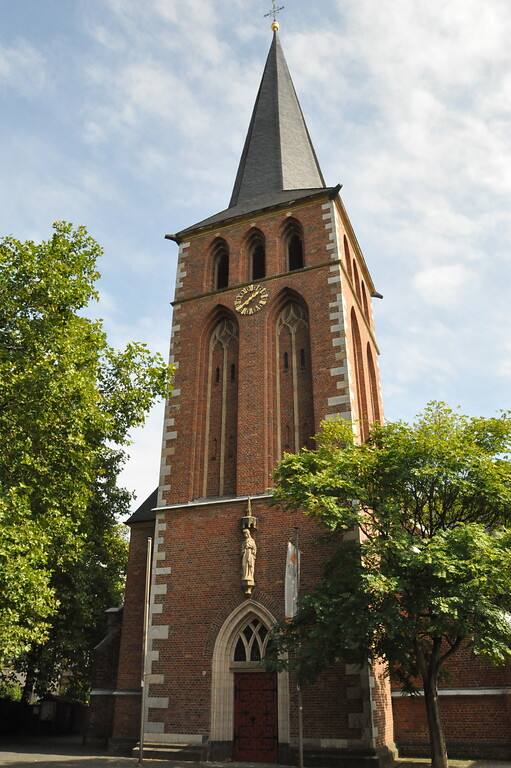 Turm der Pfarrkirche St. Margareta in Brühl (2014)