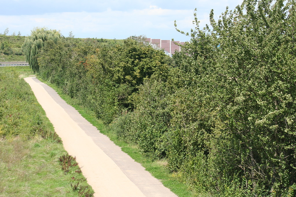 Blick vom Aussichtsturm im Landschaftspark Belvedere Richtung Autobahn (2014)