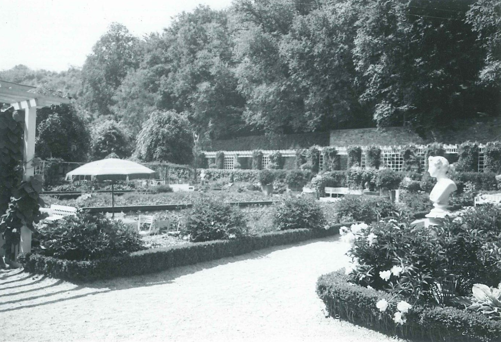 Historische Fotografie der Parkanlage des Krupp'schen Beamten-Erholungshauses in Bendorf-Sayn (1930er Jahre)