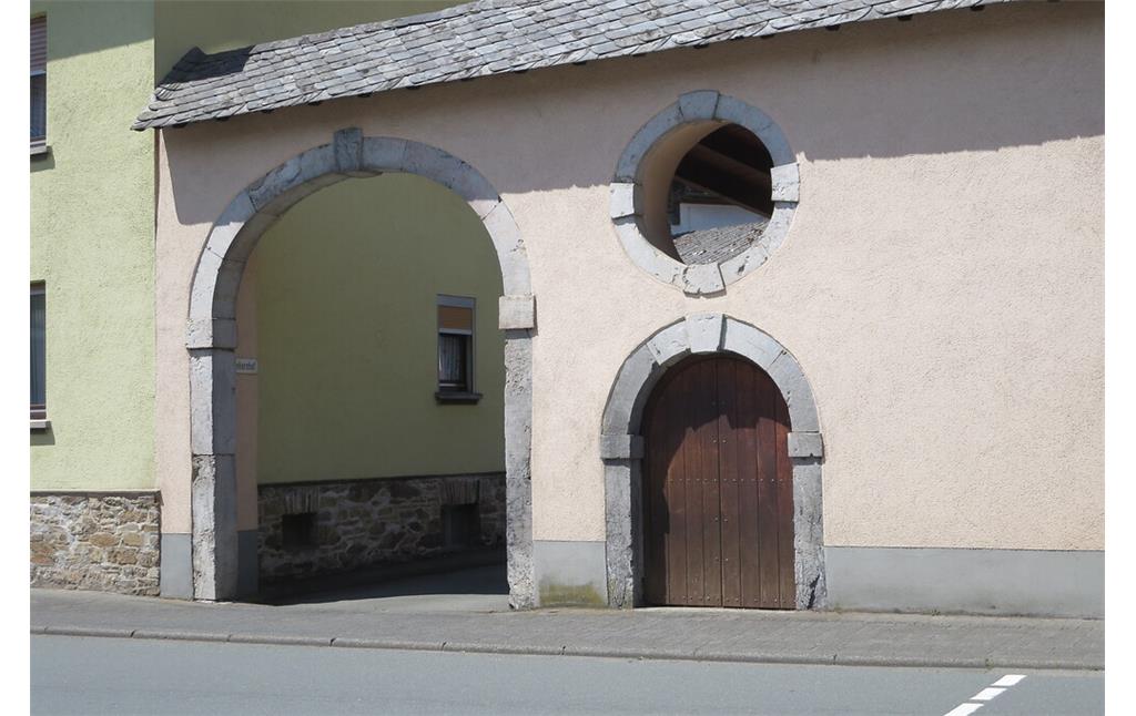 Portal und Eingangstür des Junkerhof in Leun (2020)