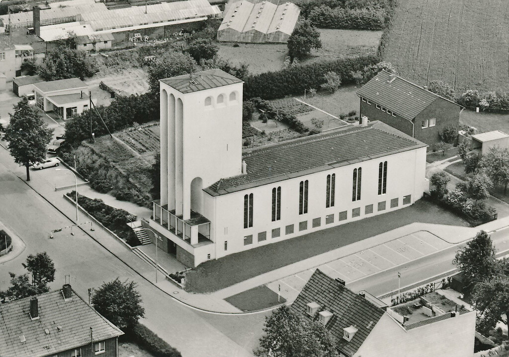 Evangelische Erlöserkirche in Palenberg nach der Umgestaltung 1963-1964