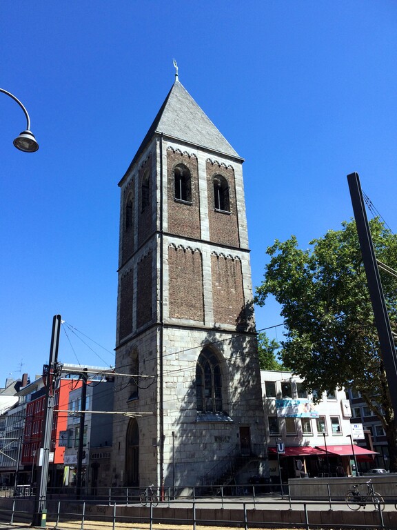 Turm der früheren Pfarrkirche Klein Sankt Martin in Köln-Altstadt-Süd (2018)