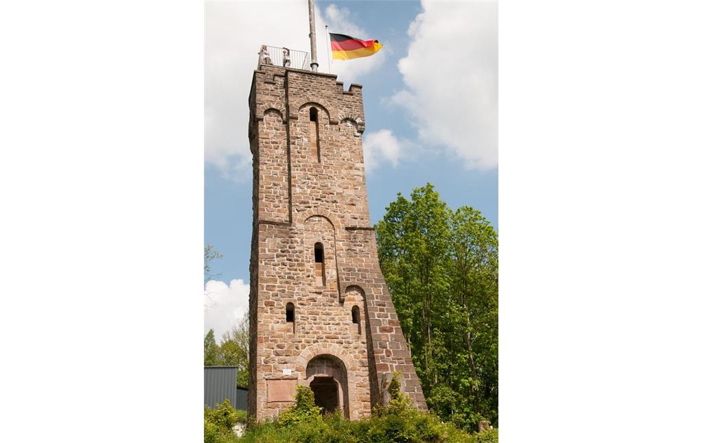 Blick aus südlicher Richtung auf den Haldyturm in Ründeroth (2010)