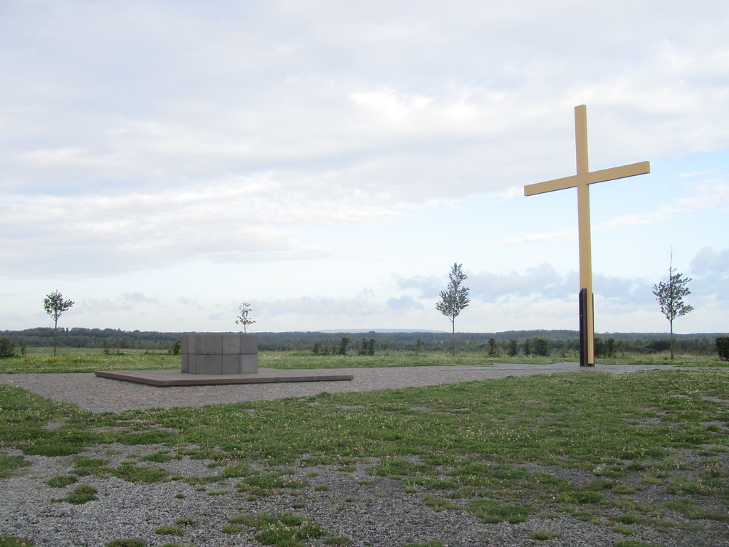 Altar und Kreuz auf dem Papsthügel (2014)