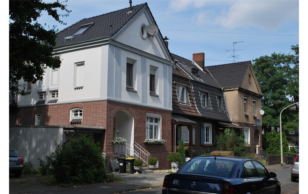 Villen der Beamtensiedlung Hüttenheim II in der Schulz-Knaudt-Straße in Duisburg (2012)