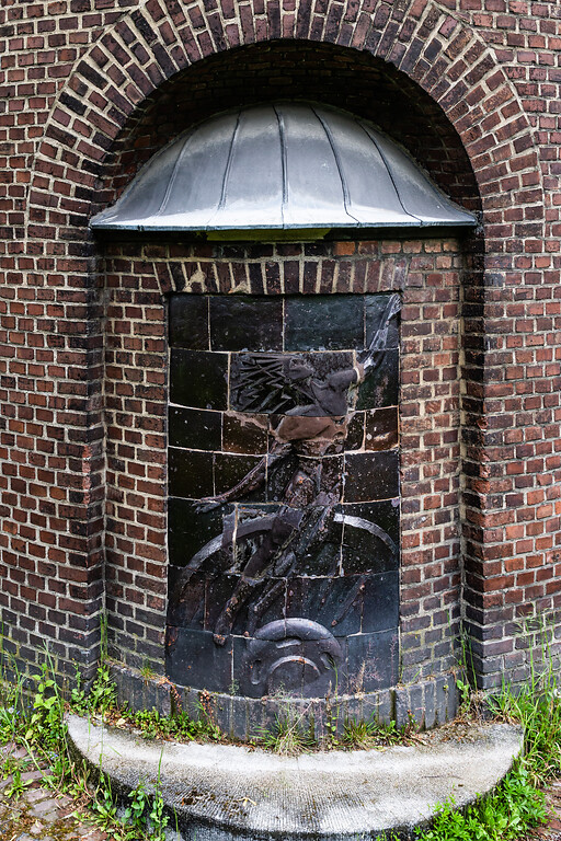 Keramikrelief am Transformatorenhäuschen in Köln-Sülz (2021)