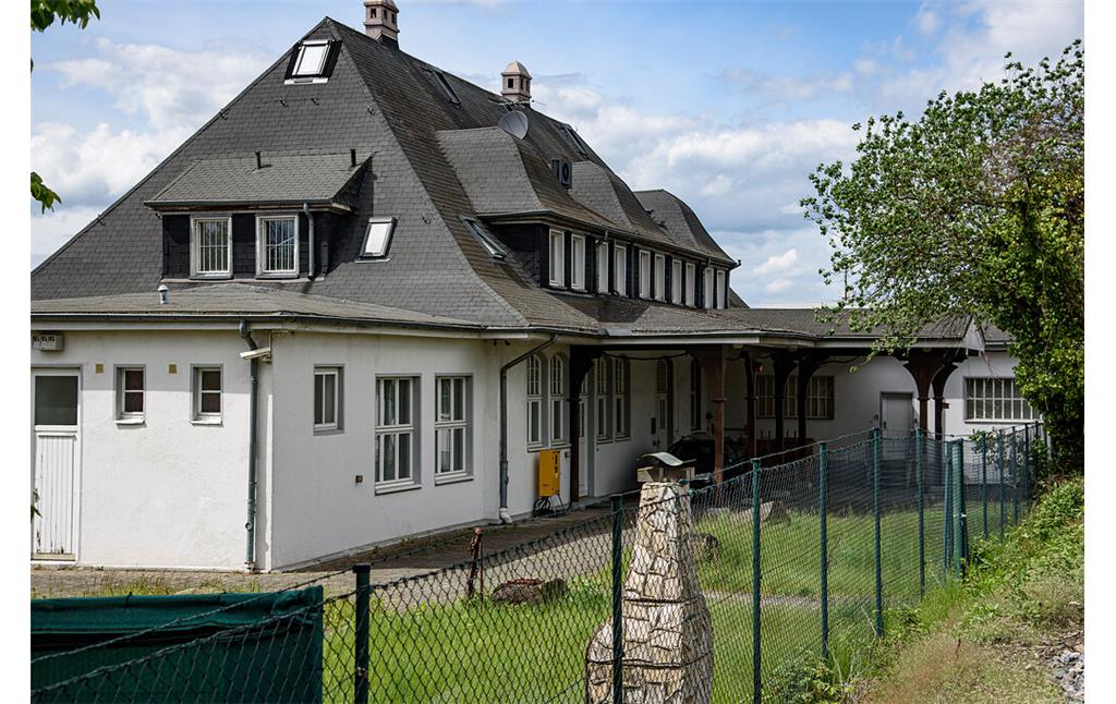 Bahnhof Wiesdorf Ansicht Südosten (2021)