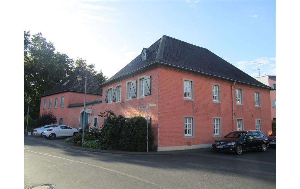 Der Strauchshof in Schwadorf dient heute als Wohn- und Bürogebäude (2014)