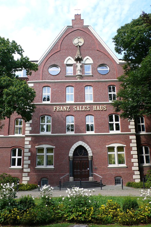 Historische Fassade des Franz Sales Hauses (2009)