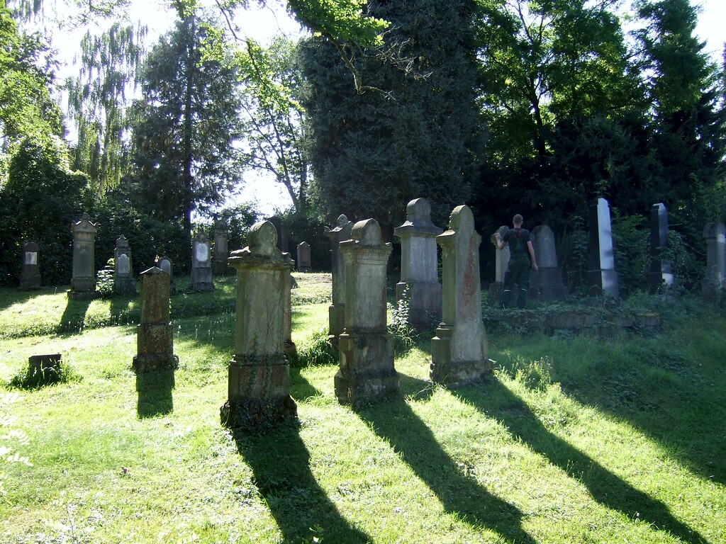 Grabstätten auf dem neuen jüdischen Friedhof Sinzig, einem Teil des Kommualfriedhofs (2013)