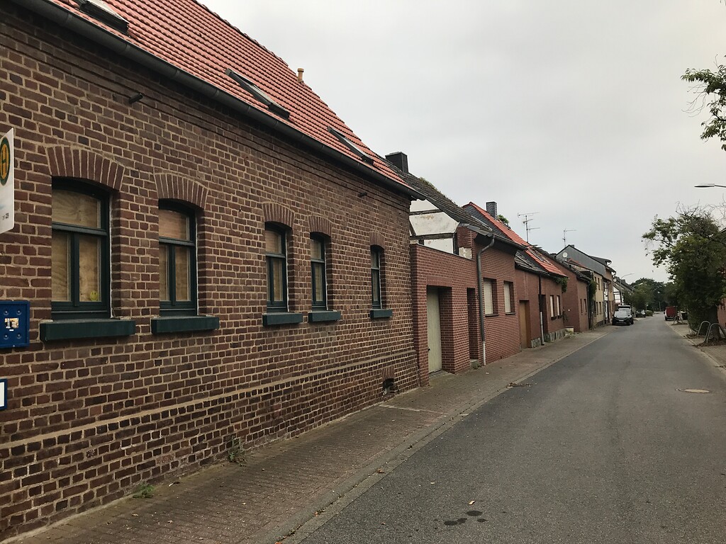 Traufständige historische Bausubstanz in Morschenich-Alt (2022)