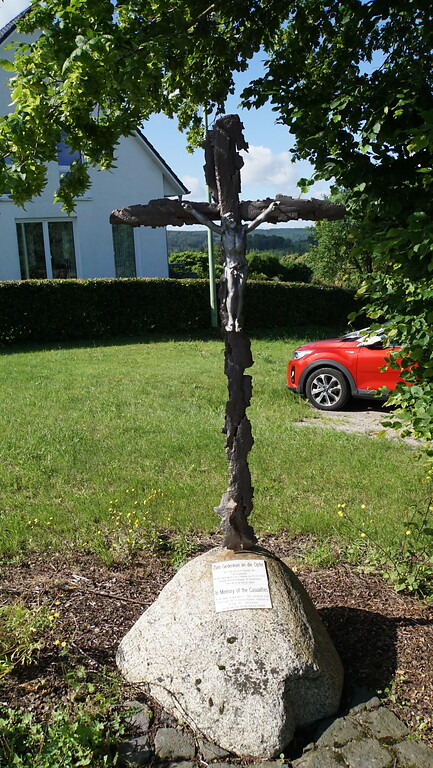 Das Splitterkreuz in Vossenack wurde 2005 aus Granatsplittern gefertigt und aufgestellt (2021).