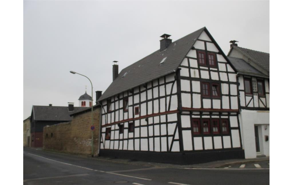 Häuser in der Umgebung des Klosters Marienborn in Hoven (2014) Kloster Marienborn in Hoven (2014)
