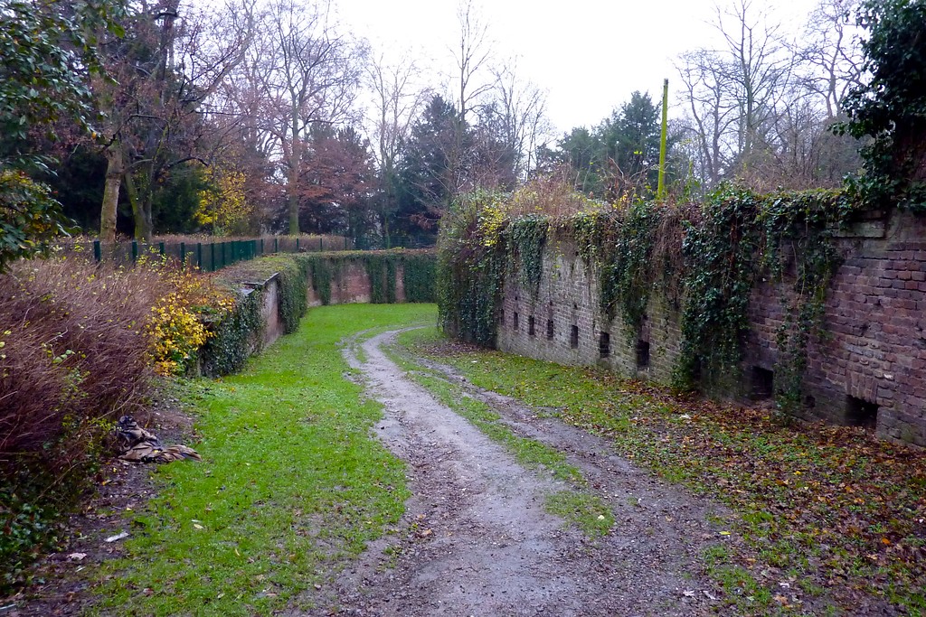 Ehemalige Grabenanlage von Fort IV im Inneren Grüngürtel "Erbherzog Paul von Mecklenburg" in Köln (2014)