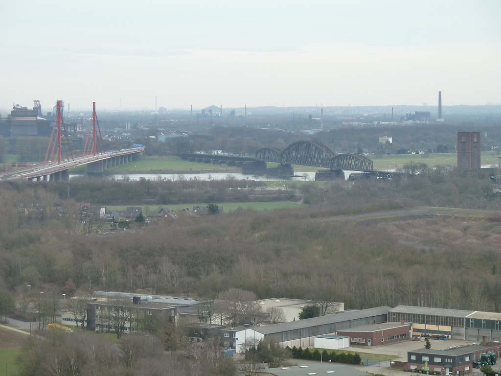 Blick von der Halde Rheinpreußen in Moers nach Osten (2013)