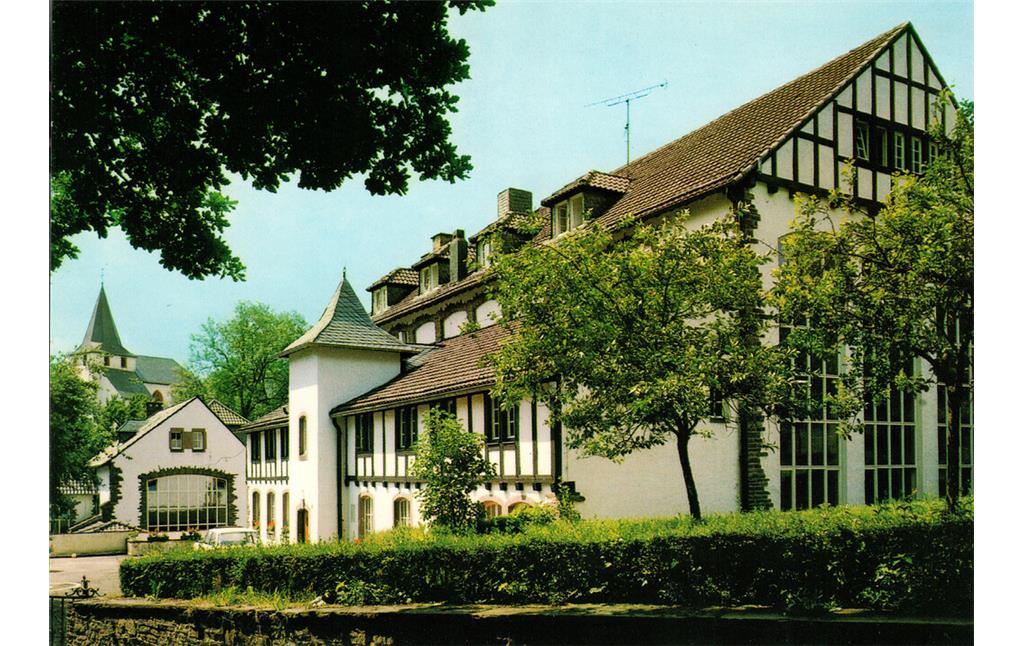 Bild 40: Ältere Postkarte von der ehemaligen "Hermann Göring Meisterschule" in Kronenburg, an der der Turm angebracht ist, auf dem sich die gusseiserne Faust einst befand (Aufnahmedatum unbekannt).