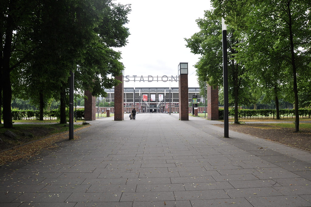 Der Eingang zum Sportpark Müngersdorf