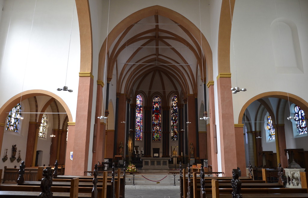 Altarbereich der Stiftskirche St. Suitbertus in Düsseldorf-Kaiserswerth (2014).