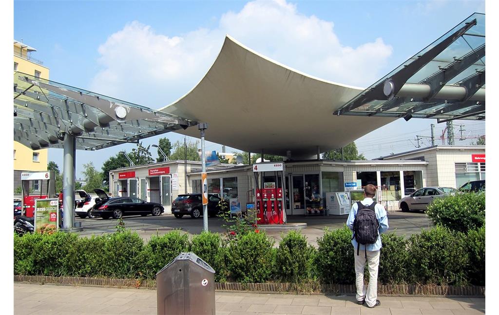 Arena-Tankstelle Köln-Deutz (ESSO Station an der Kölnarena / Lanxess Arena), Deutz-Kalker Straße 103 in Köln (2013)