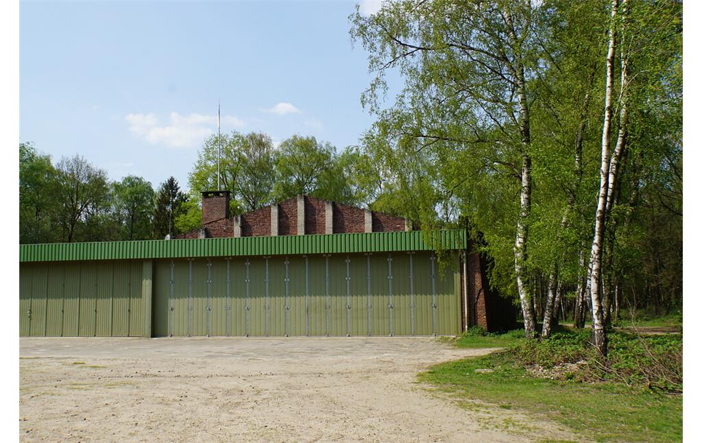 Bauliche Reste der Wärmehalle des ehemaligen Fliegerhorstes Venloer Heide (2018).