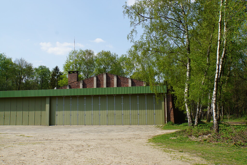 Bauliche Reste der Wärmehalle des ehemaligen Fliegerhorstes Venloer Heide (2018).