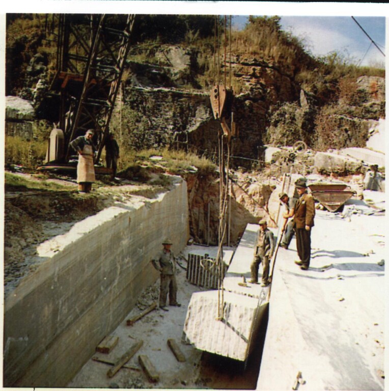 Historische Aufnahme einer Blockbergung im Steinbruch "Famosa S"