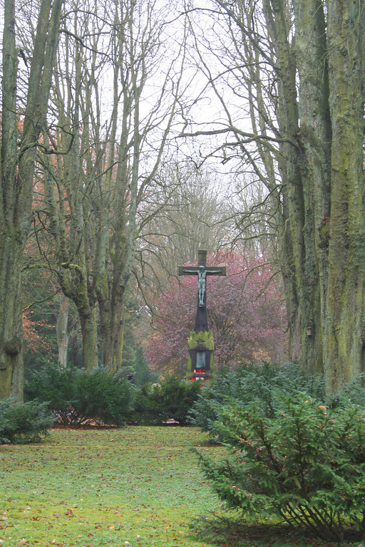 Allee am Eingang des Südfriedhofs (2014)