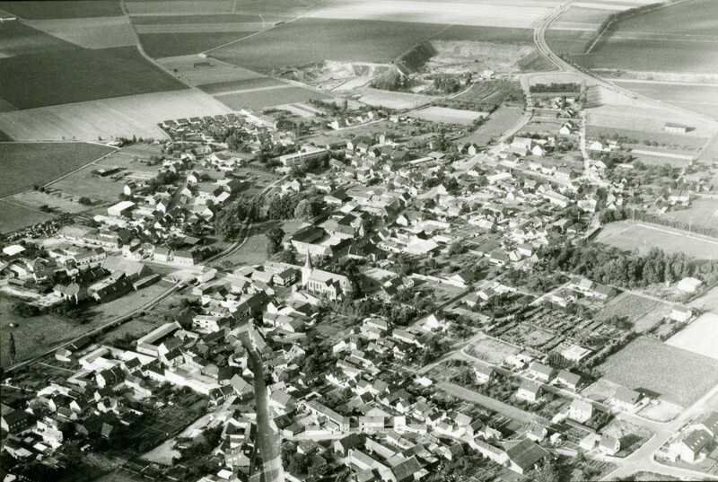 Erp von Süden 2; Luftbildaufnahme ca. 1970. Quelle: Archiv der Stadt Erftstadt (StAEft), Best. E 01 (Bildarchiv: Erp).