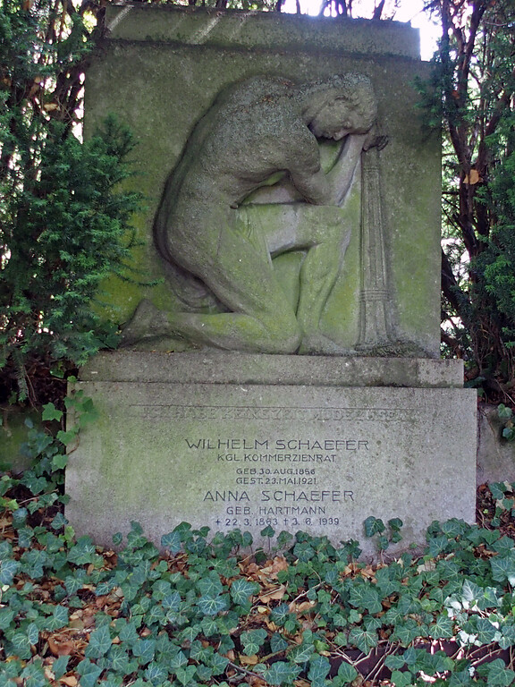 Grabstein für Wilhelm und Anna Schaefer im Robert-Heck-Park in Diez (2020)
