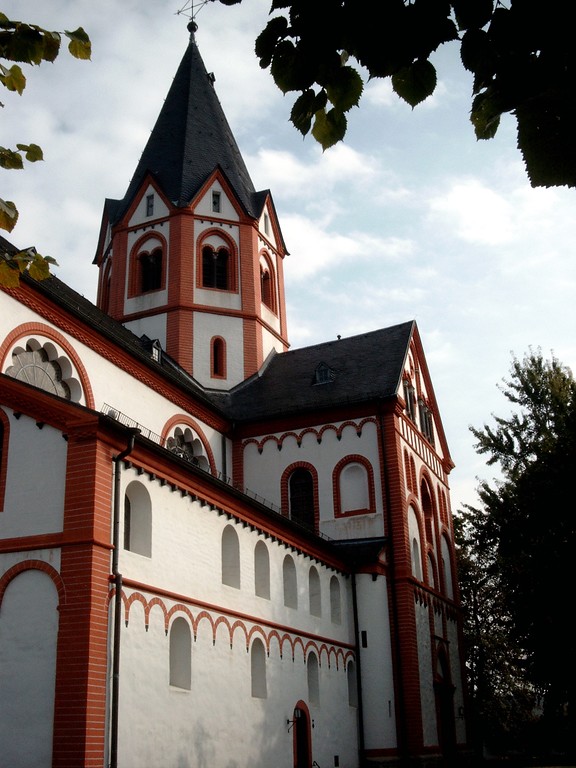 Teilansicht der Pfarrkirche St. Peter in Sinzig (2002)